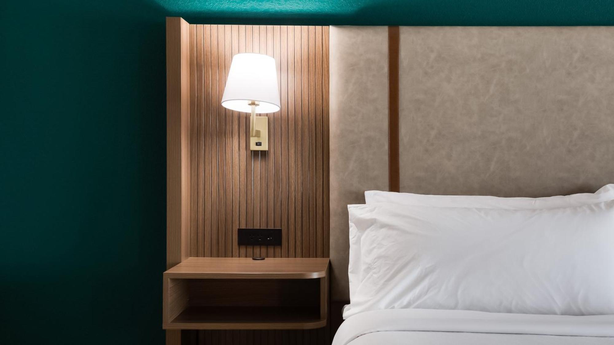 Holiday Inn Nashville Airport By Ihg Exterior photo